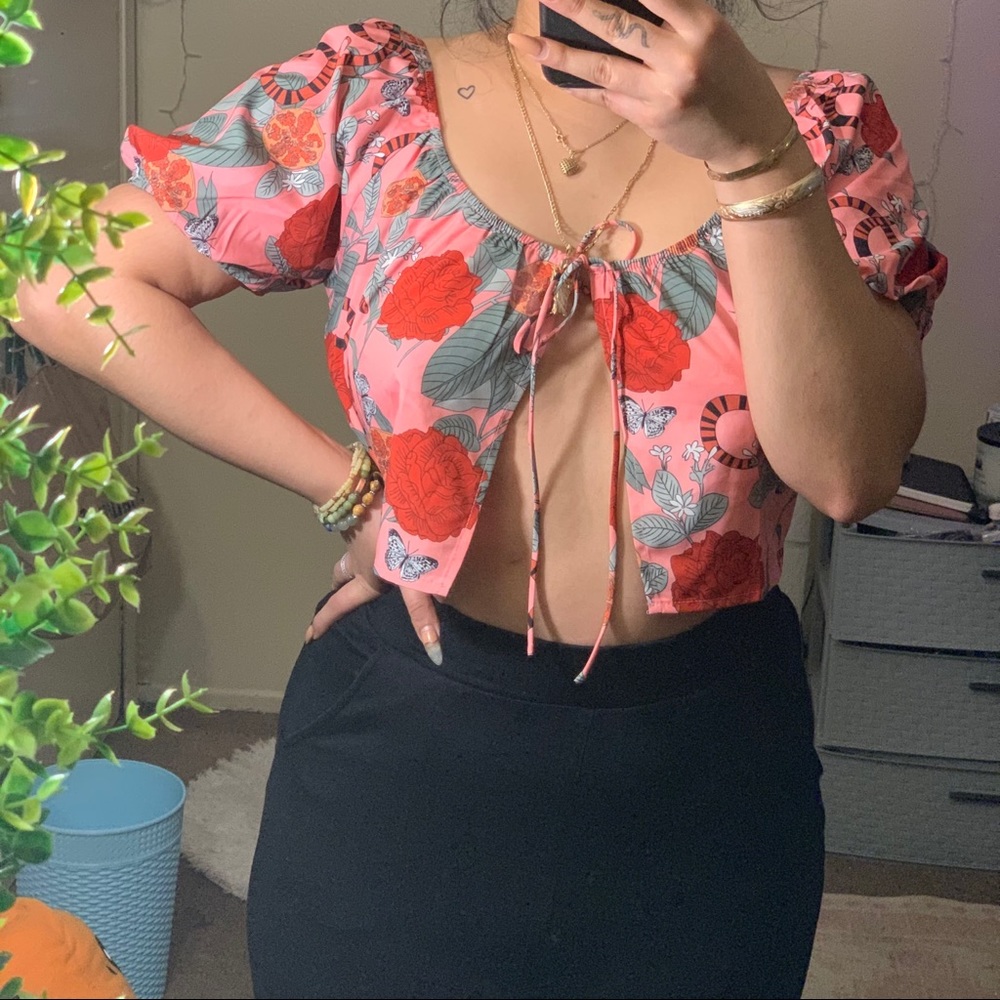 🥐 3 for $10• Tie Neck Puff Sleeve Top